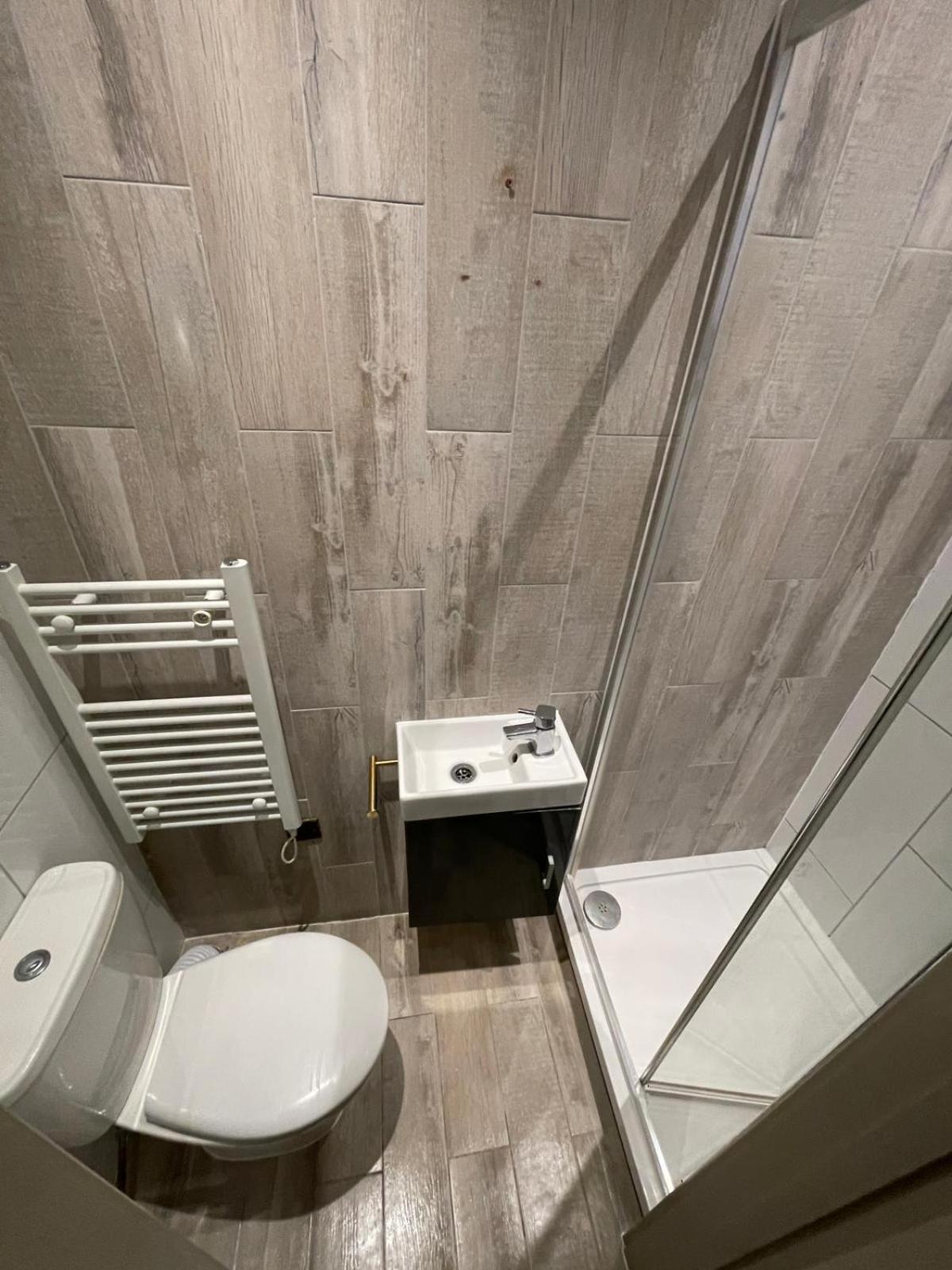 Letzi Premium Cozy Retreat Private En-Suite Rooms, Wembley London Exterior photo